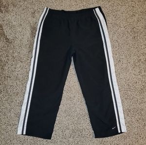 NWOT NIKE Athletic Cropped Black Gym Pants